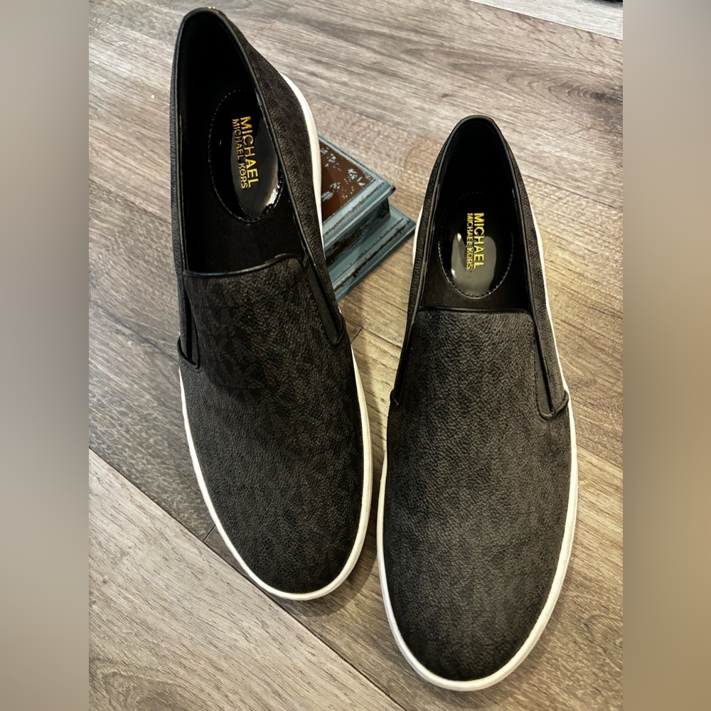 Brand new MK Michael Kors slip on graduated platform sneakers 1” - 3/4” size 10